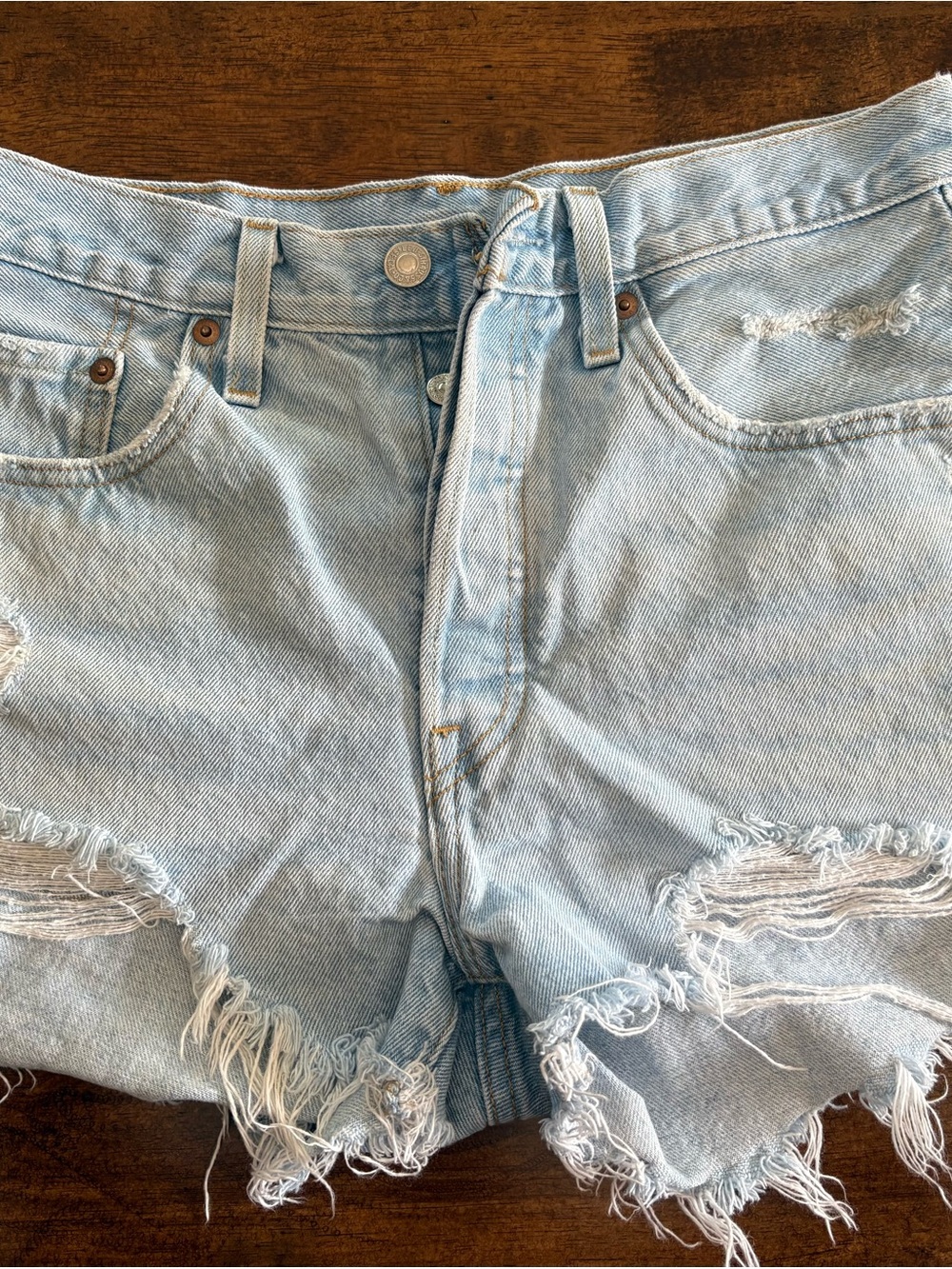Women’s Levi 501 Light Blue Distressed Denim Cut-Off Shorts 100% Cotton W28